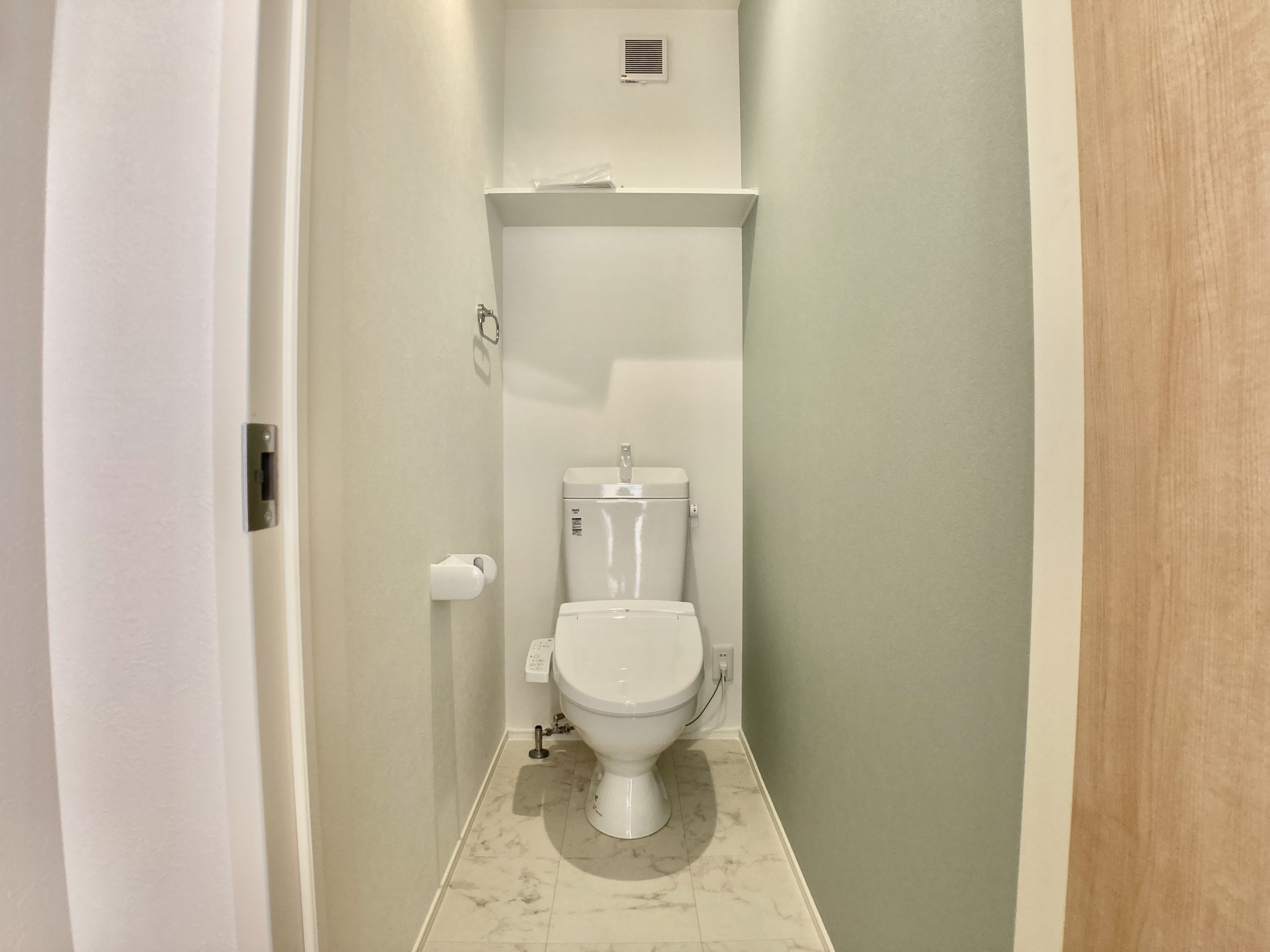 ご家族多めの家庭なら、二階にもトイレがあるととっても便利！