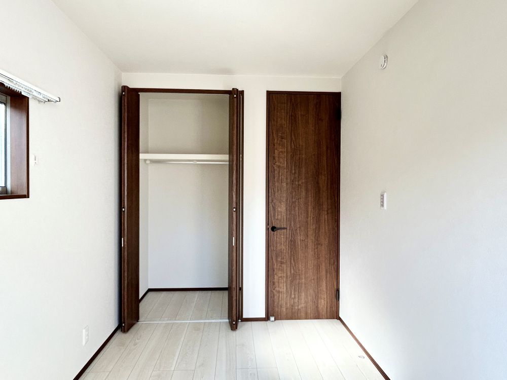 各居室には収納スペースが確保されているので、スッキリしたお部屋が保てます♪すべての居室でハイドアを採用しており、広々とした空間を演出。※施工事例です。実物とは異なります。