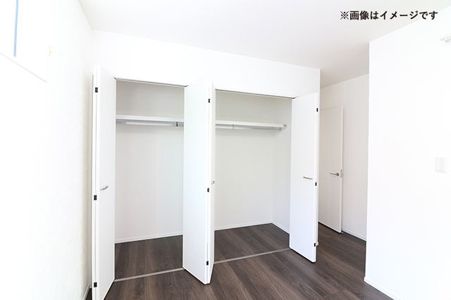 全居室収納付き!たっぷり収納できます♪大切なお洋服もスッキリ収納できます。 ※施工事例です。実物とは異なります。