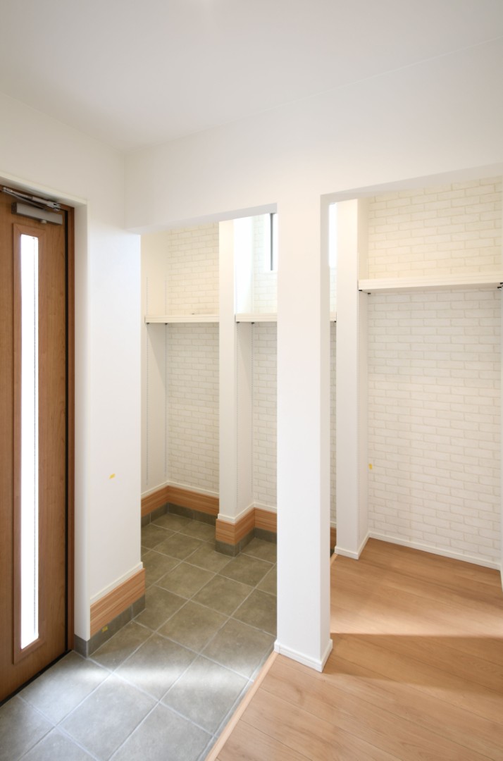 大容量の土間収納を設置。靴はもちろん、べビーカーや 趣味の道具を置いておくのにも便利です♪