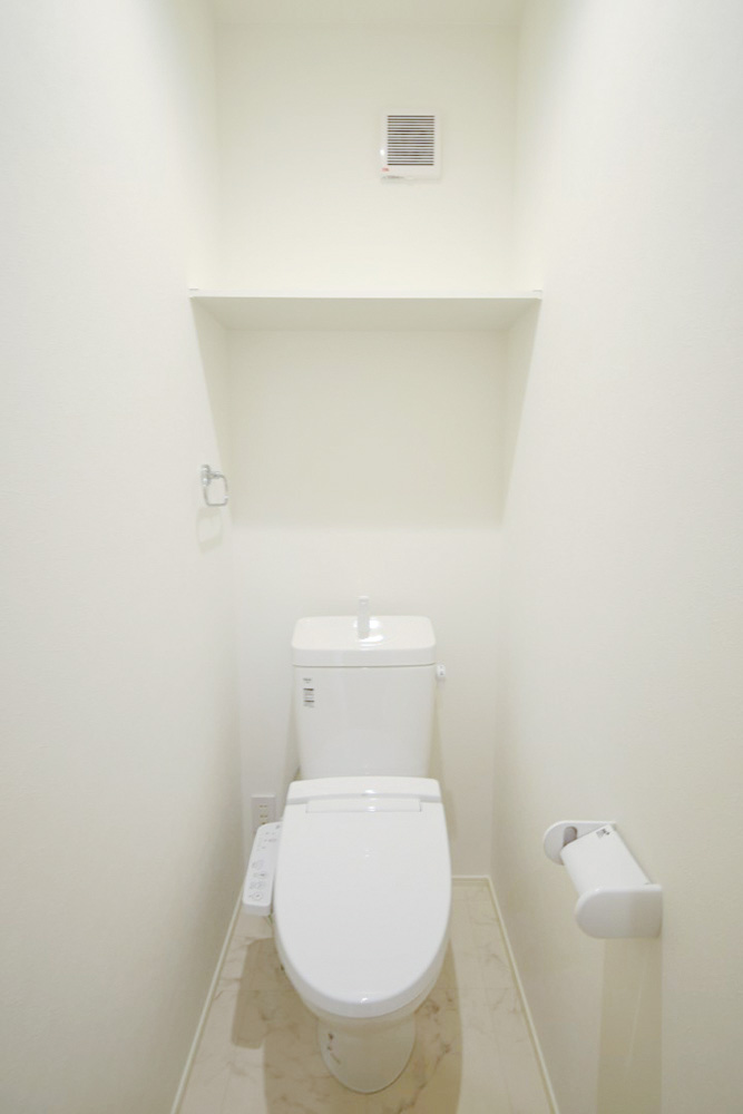 トイレは1階、2階ともにあるので、朝の慌ただしい時間帯や就寝時も安心。※画像はイメージです