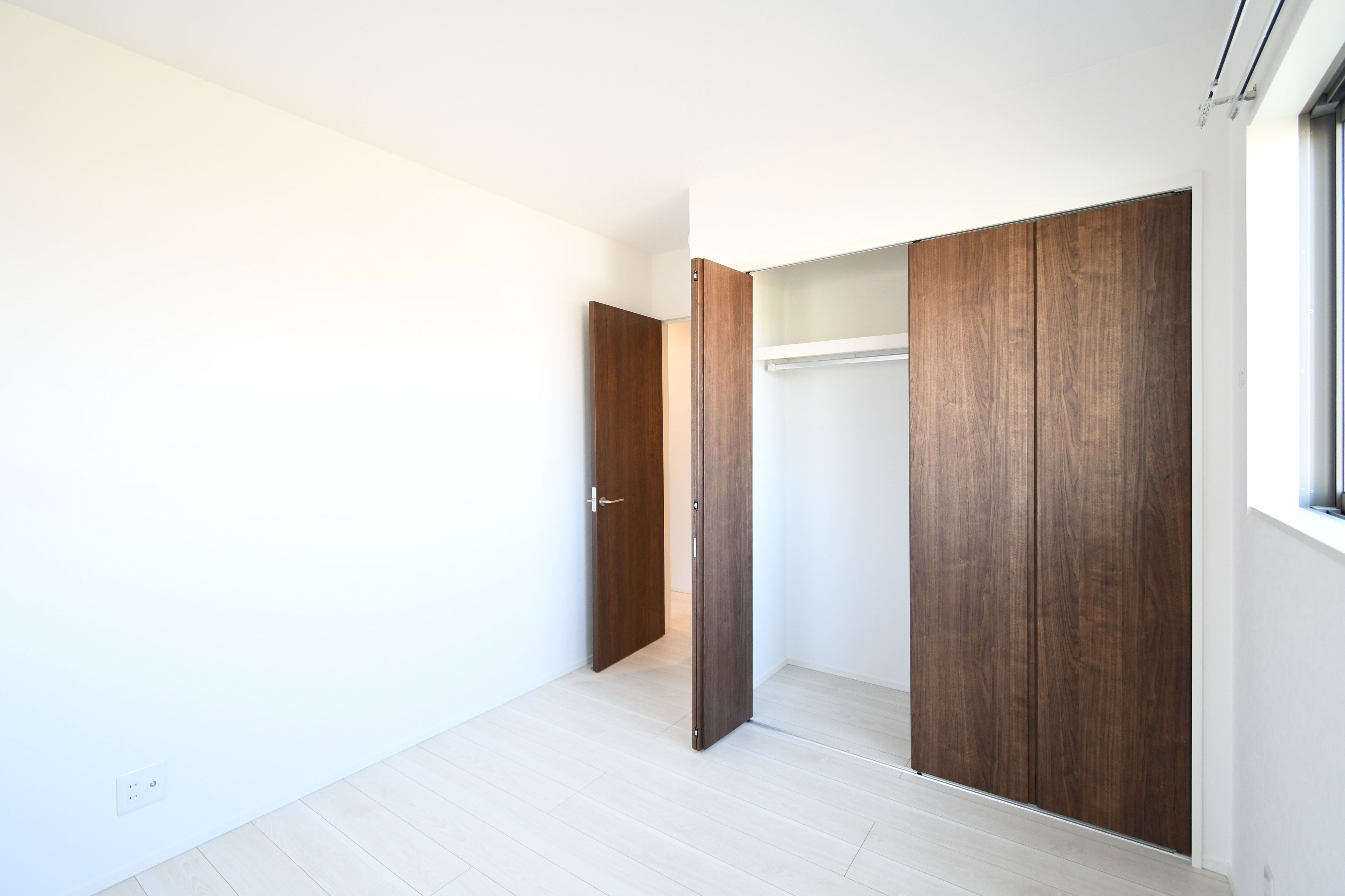 ２階は寝室以外に洋室が３部屋あります！※施工事例になります。実際と色やデザインが異なりますので詳しくはお問い合わせください。