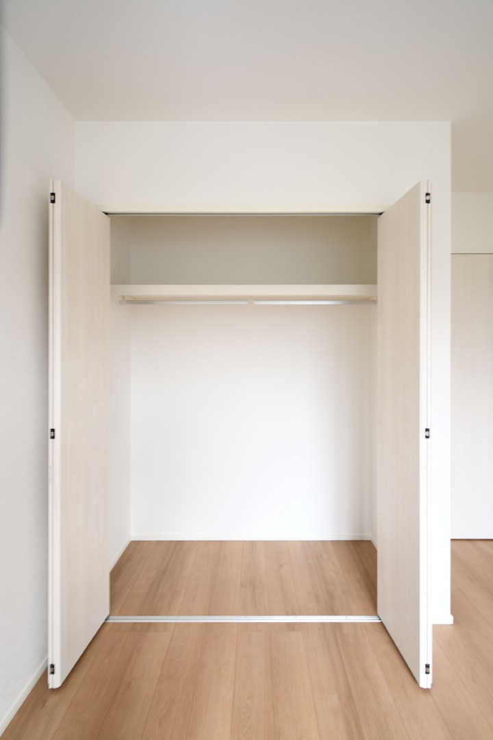 全居室収納付き！たっぷり収納できます♪大切なお洋服もスッキリ収納できます。