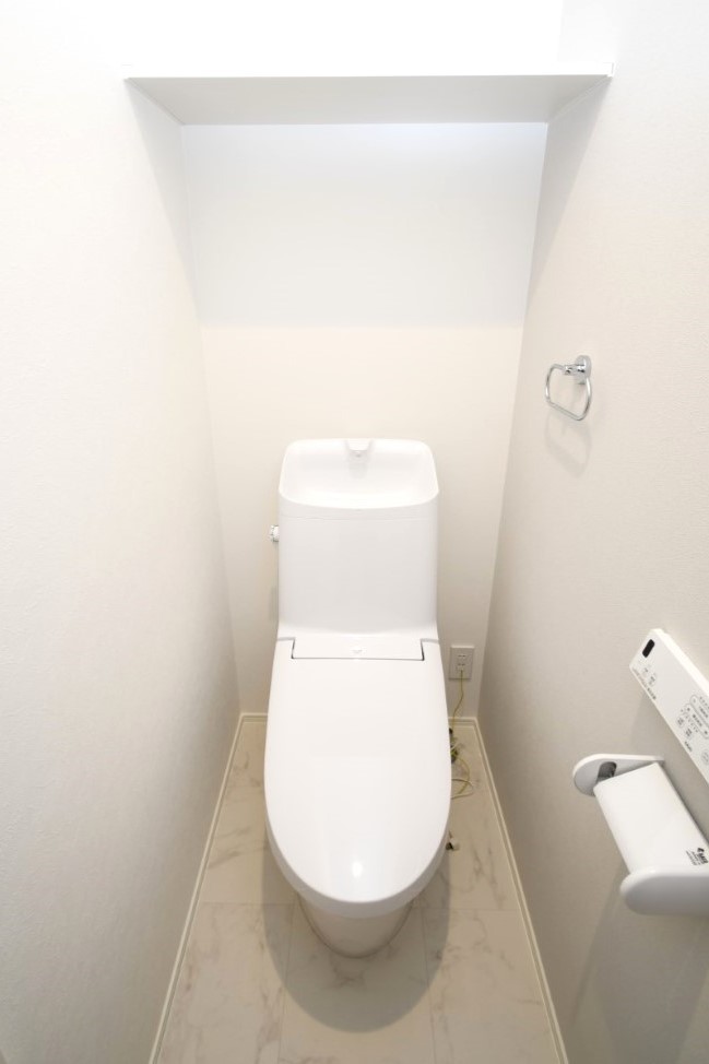 お掃除ラクラク♪温水洗浄便座トイレ。※施工事例です。実物とは異なります。