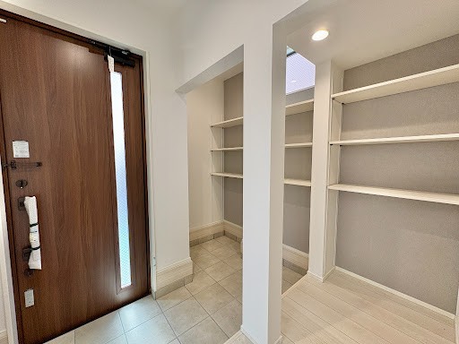 大容量の土間収納を設置。靴はもちろん、べビーカーや 趣味の道具を置いておくのにも便利です♪※画像はイメージです