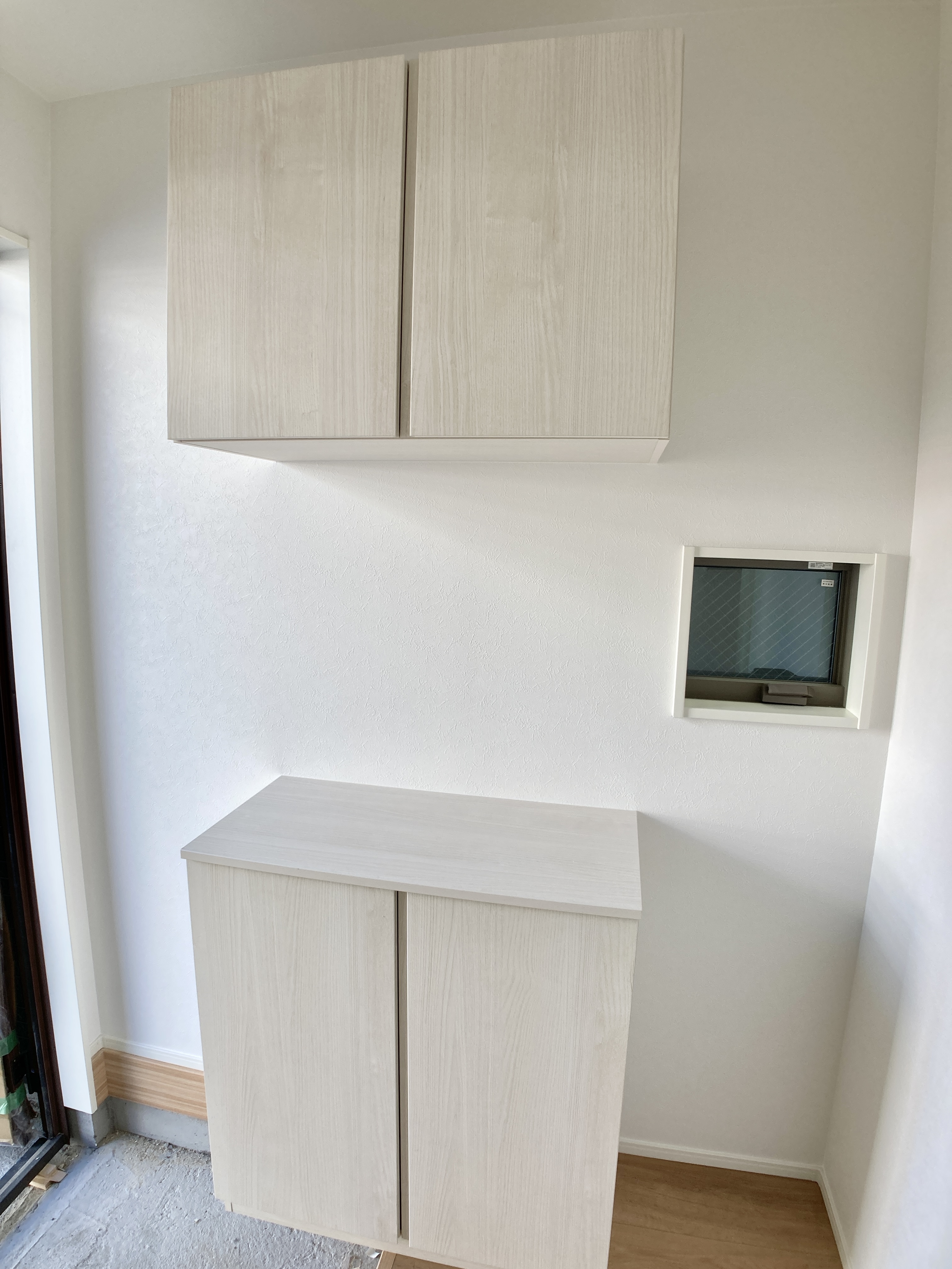 シューズボックスはセパレートタイプ。小物や写真を飾ることができます♪※施工事例です。実際とは異なります。