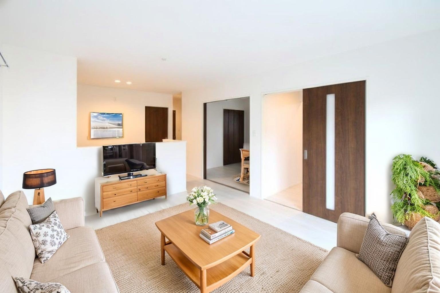 家族が集まるリビングは広々15.1帖！キッチンからもリビングが見渡せるため、どこに居ても家族を感じ、会話もはずみますね。 「※CGにて家具を配置しています」