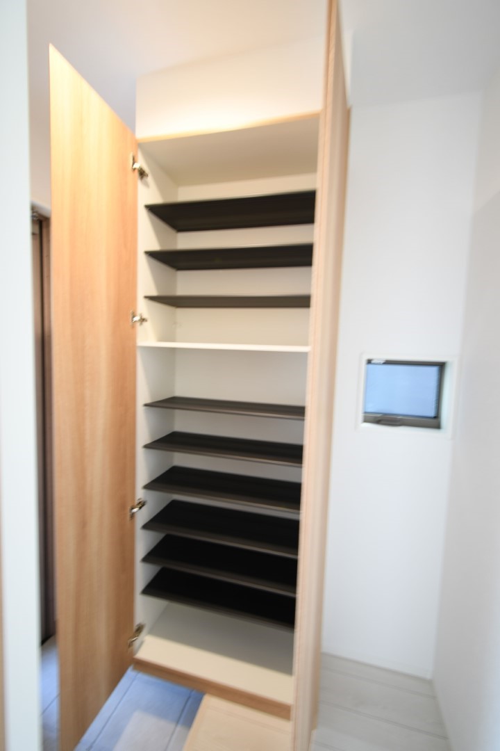 シューズボックスはトールタイプのスラっとした見た目ですっきり収納できてとても便利です♪※画像はイメージです