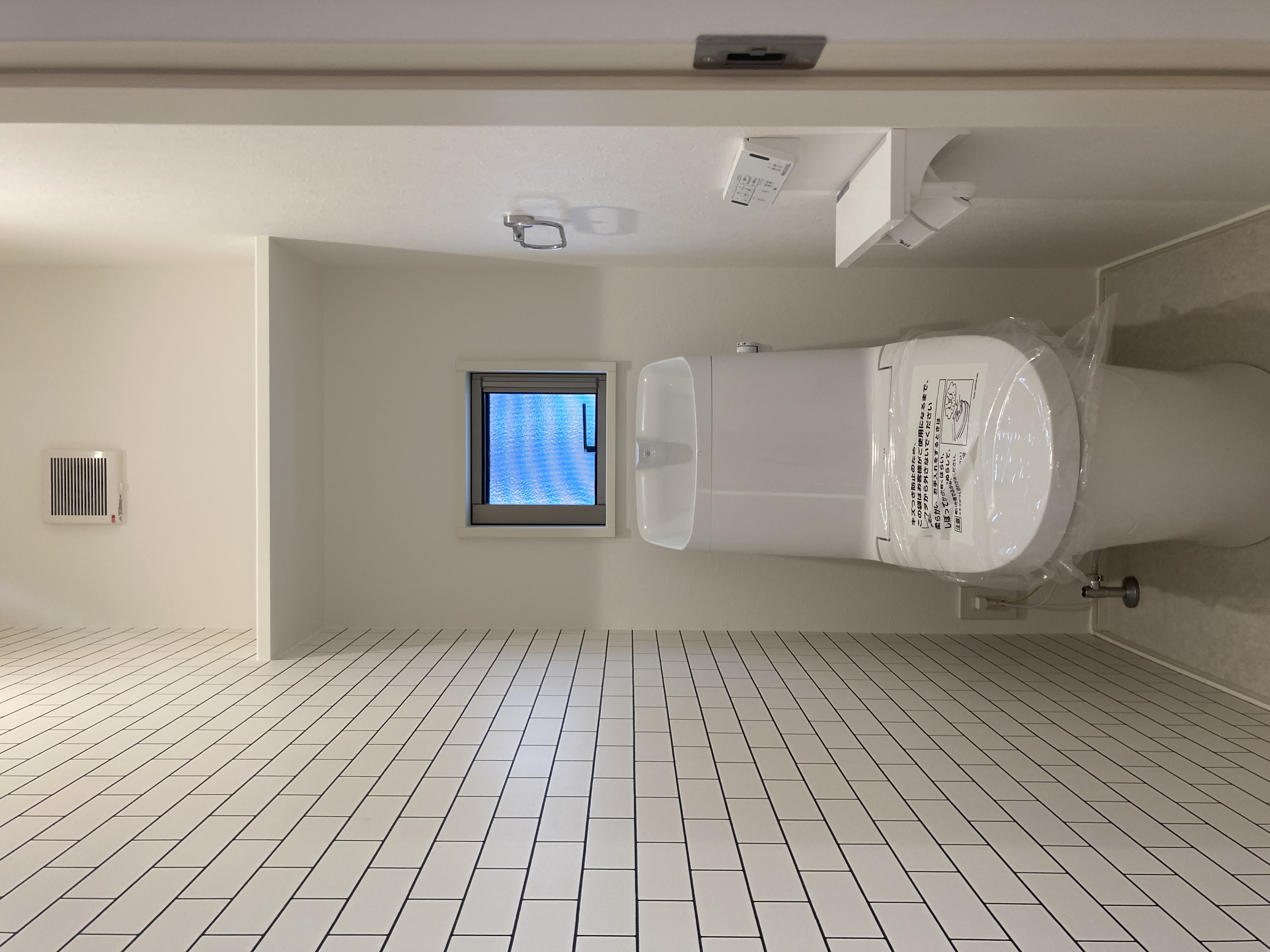 節水タイプのトイレでお掃除もしやすい仕様になっております