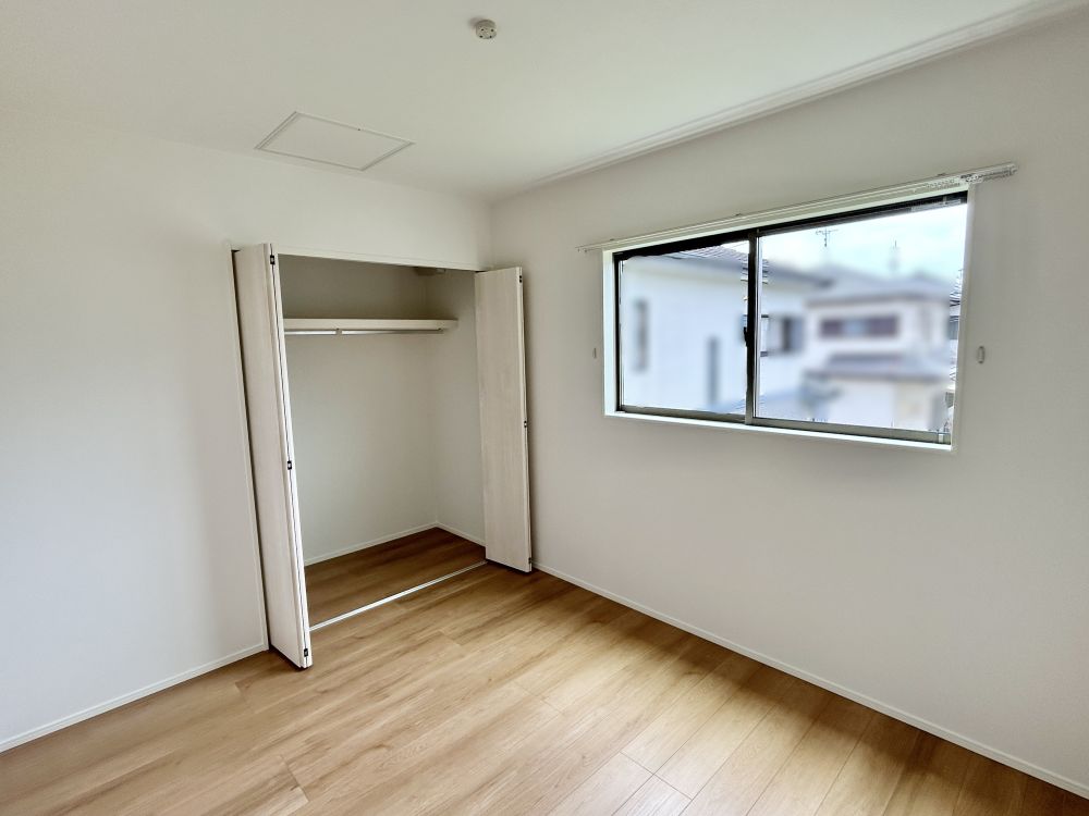 各洋室に収納付き！