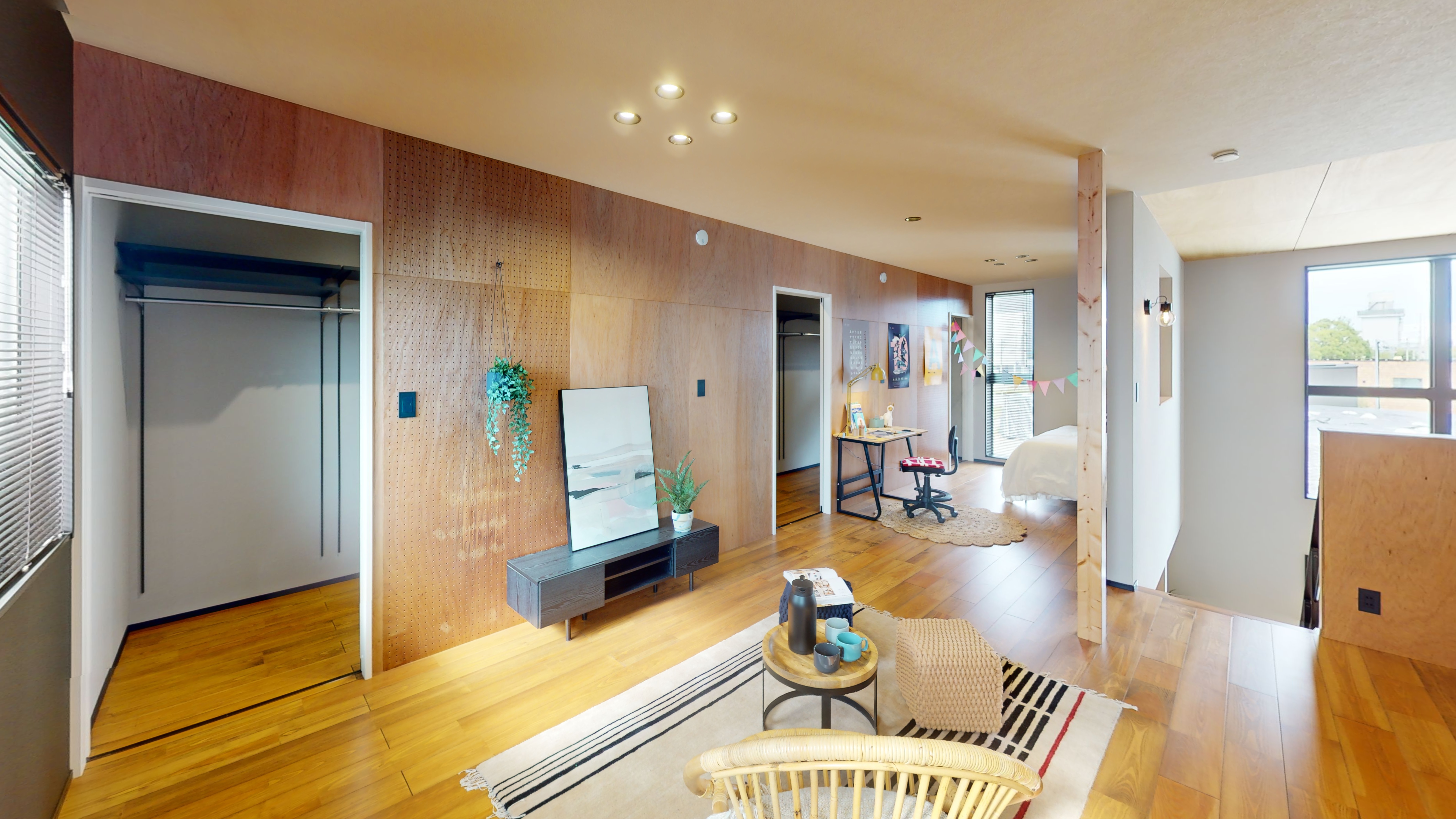 窓から光がたっぷり。日当たりの良さが自慢のリビング・ダイニング♪