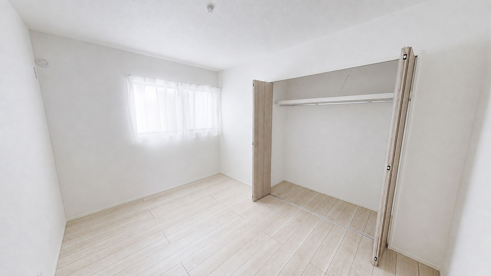 もうひとつの洋室は、客間にも趣味の部屋にも。暮らしの変化に合わせて使い方を変えられる、余白の一部屋です。
