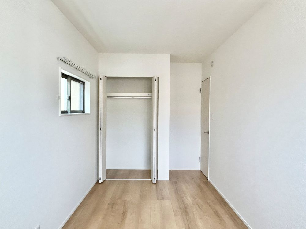 各部屋に収納付き！吊りレールで開閉がスムーズにおこなえます。※画像はイメージです
