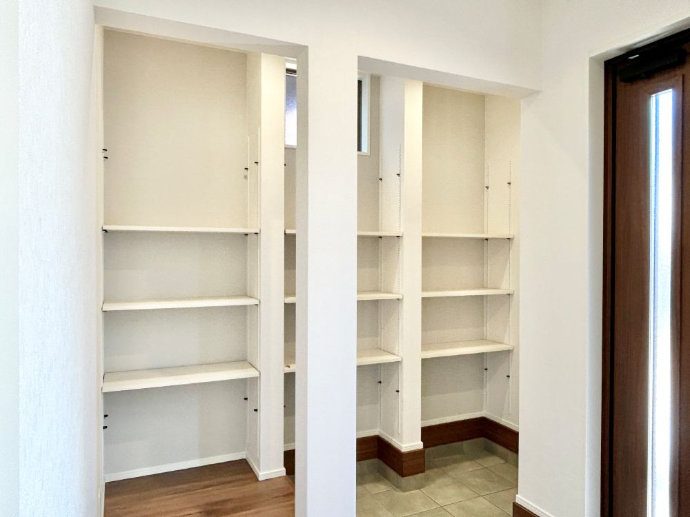 大容量の土間収納を設置。靴はもちろん、べビーカーや 趣味の道具を置いておくのにも便利です♪