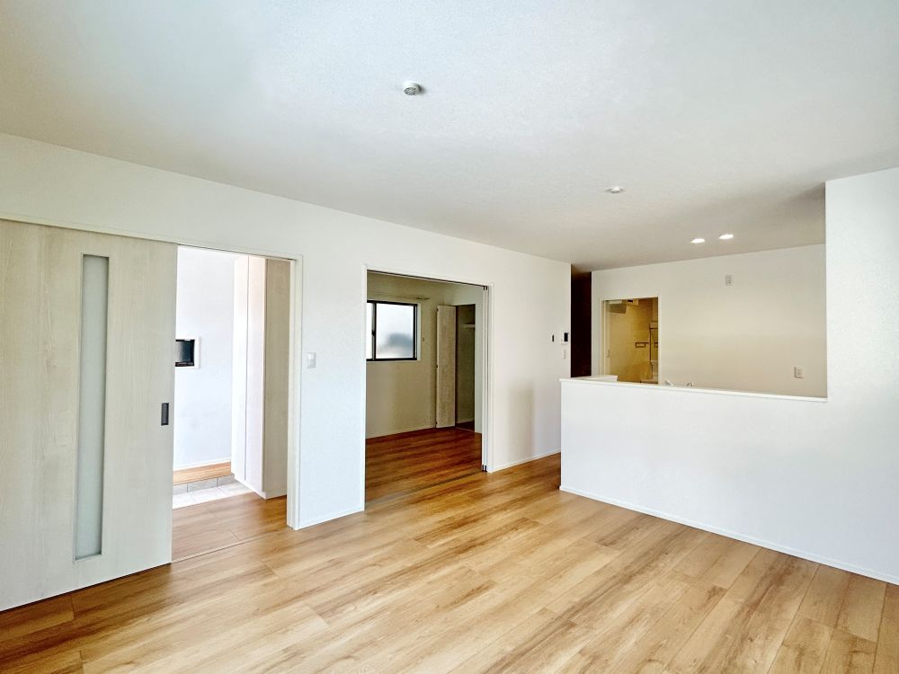 1階には15帖のリビングと、4.3帖の洋室。家族でコミュニケーションが取りやすい空間に仕上げました。※画像はイメージです。