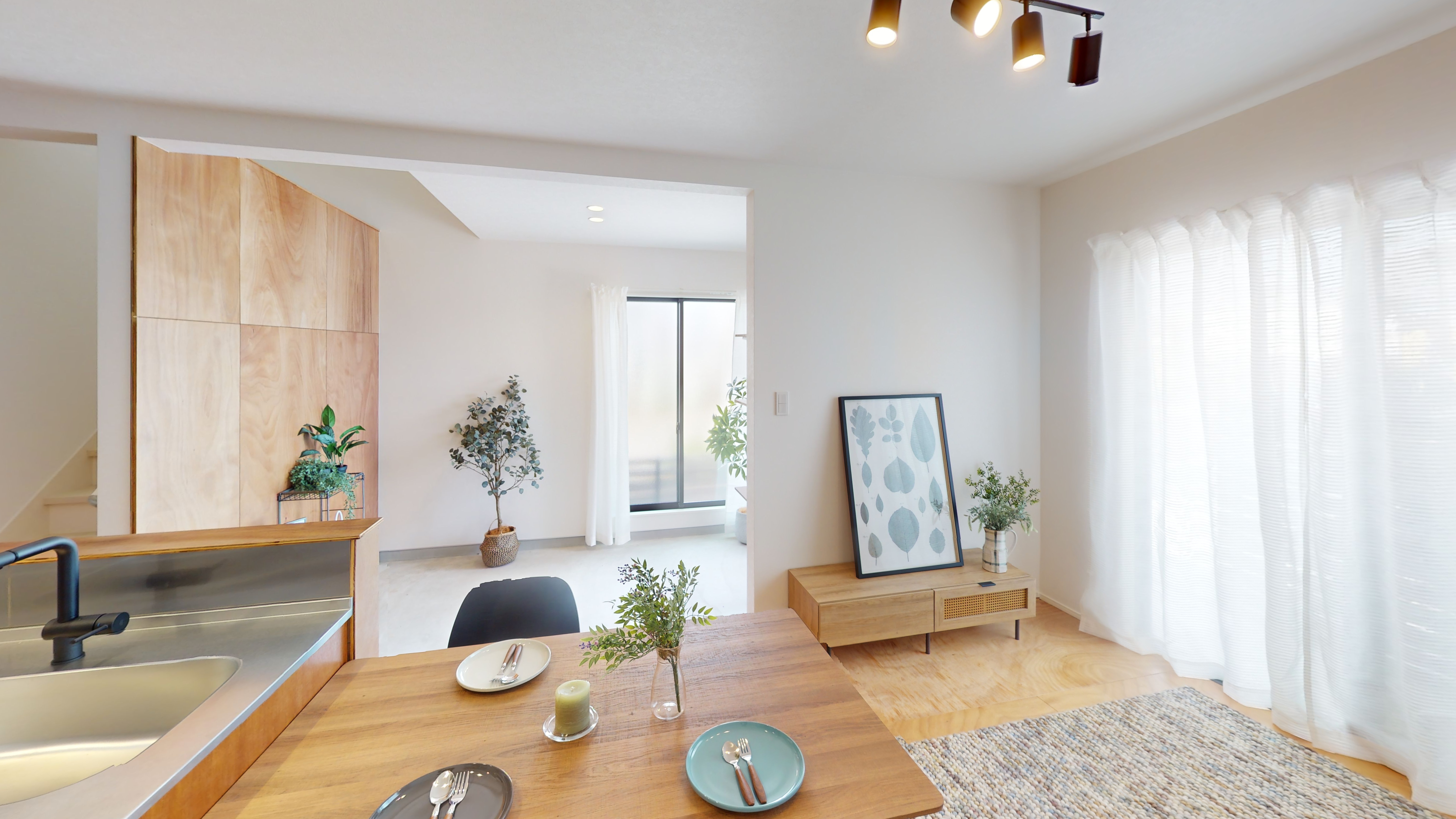 家族の笑顔が集まる場所。温かい食卓を囲む、ゆとりのあるダイニング♪