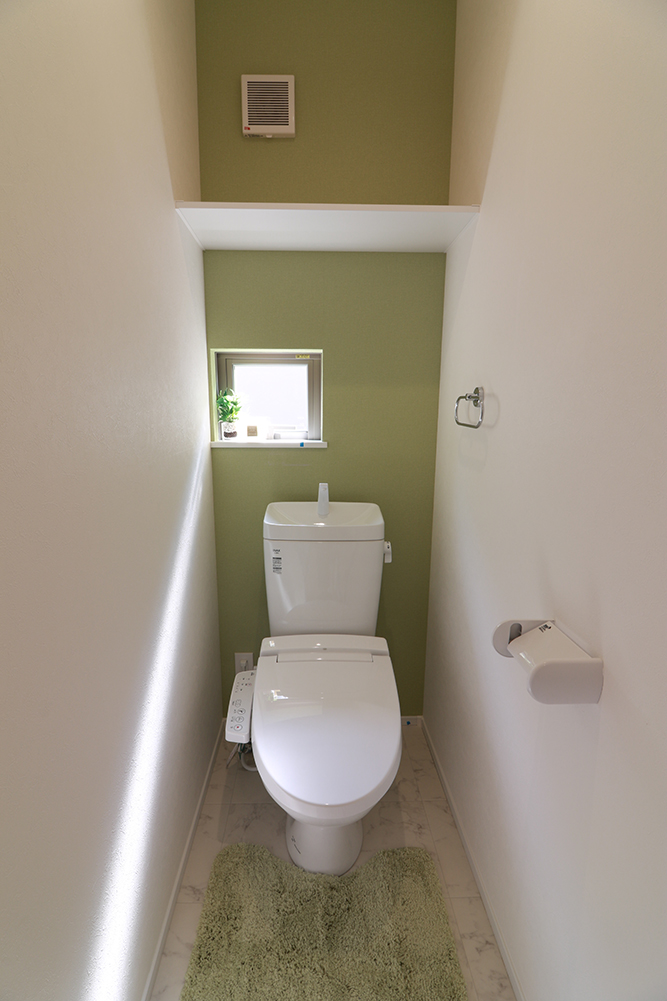 2階にもトイレを設置!夜間に1Fへ降りることもないのでお子様でも安心できます♪ ※施工事例です。実物とは異なります。