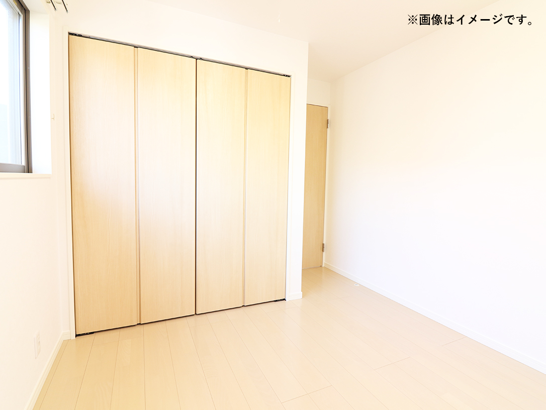 全居室収納付き!たっぷり収納できます♪大切なお洋服もスッキリ収納できます。 ※施工事例です。実物とは異なります。