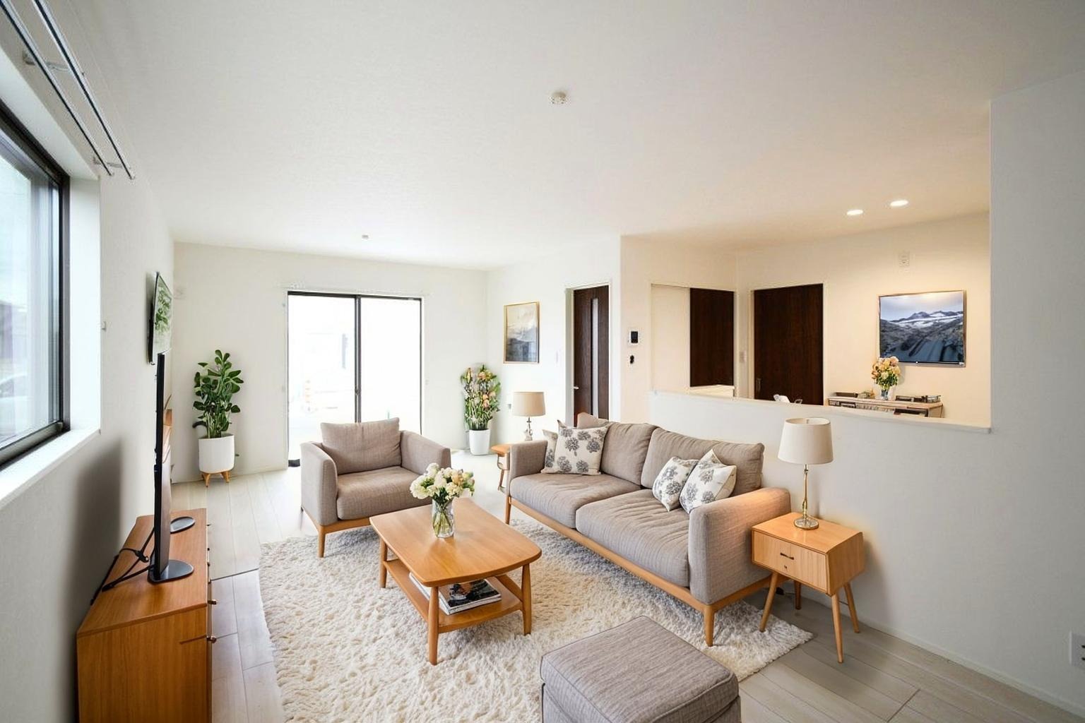 家族が集まるリビングは広々19.3帖！キッチンからもリビングが見渡せるため、どこに居ても家族を感じ、会話もはずみますね。 「※CGにて家具を配置しています」