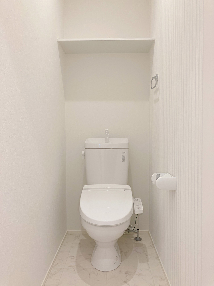 サッと汚れが落ちるのでお掃除楽々なトイレです。※施工事例です。実際とは異なります。