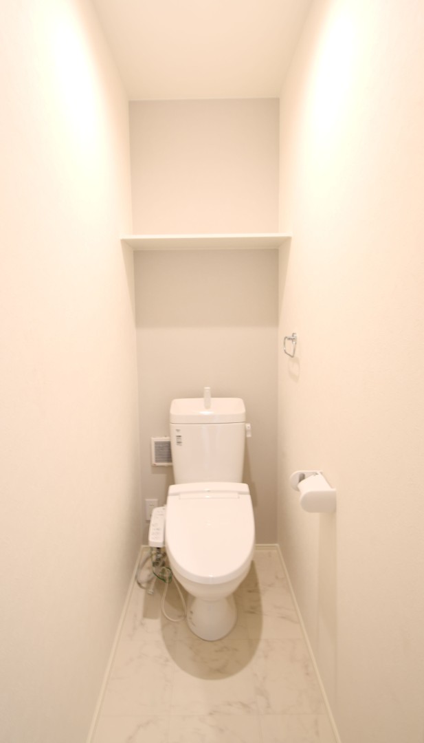 2階にもトイレを設置！夜間に１階へ降りることもないのでお子様でも安心できます♪※施工事例です。実際とは異なります。