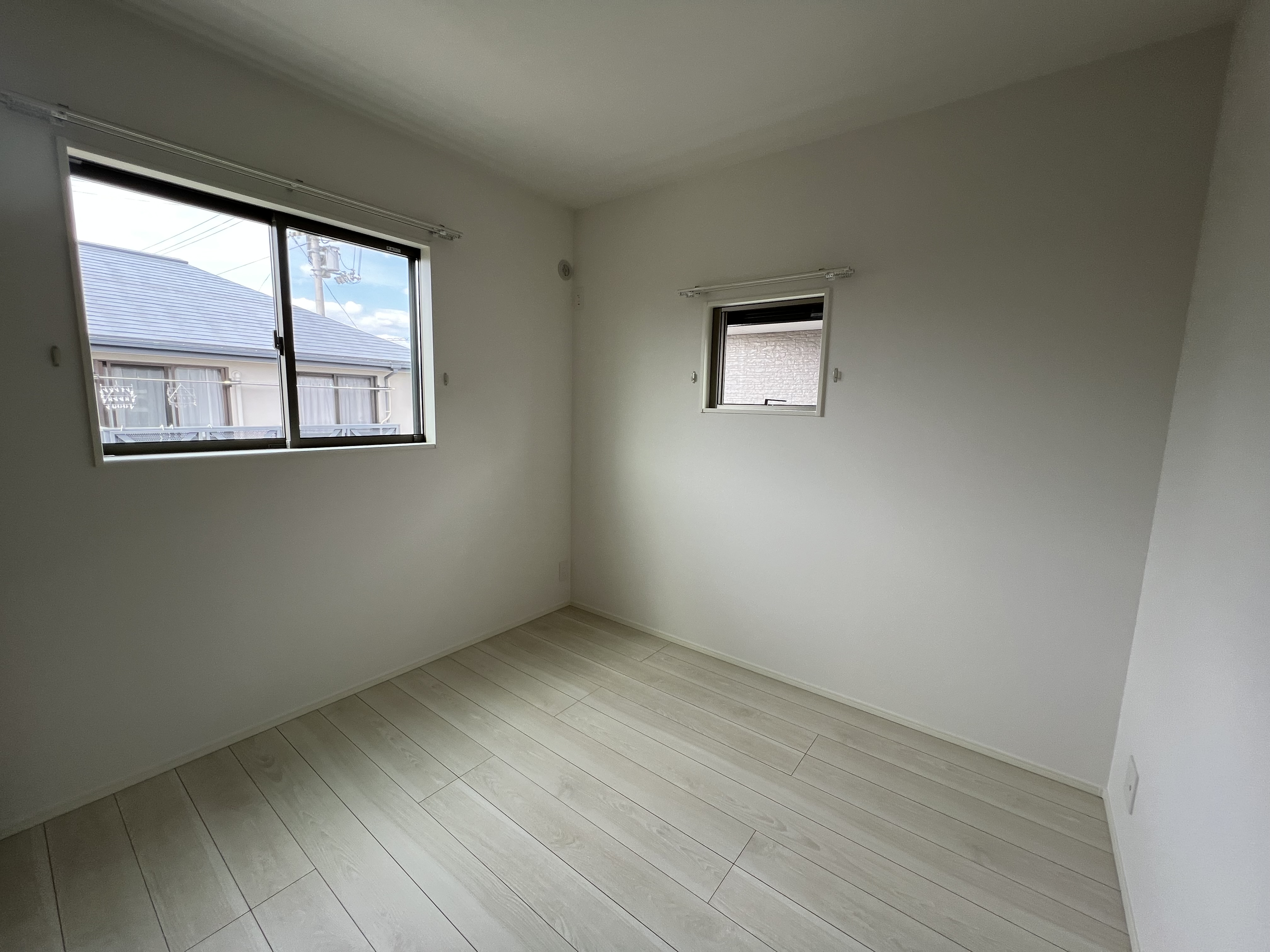 2階は主寝室の他に2室!お子様の部屋や趣味の部屋にすることで主寝室回りがスッキリします♪在宅勤務用のオフィス部屋にも!