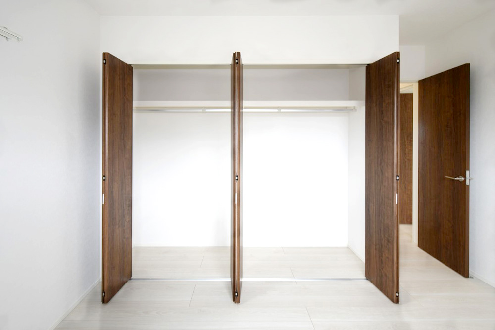 主寝室の収納は大容量タイプで使いやすさ抜群です。※施工事例です。実際とは異なります。