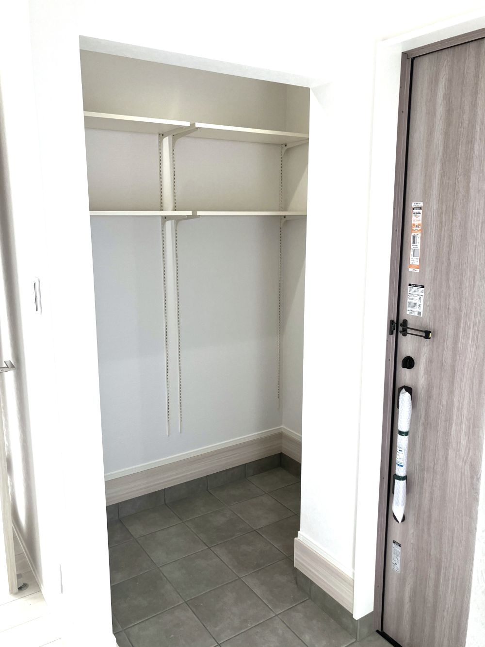 靴の収納はもちろん、ベビーカーやアウトドア用品など多目的収納スペースに利用できるシューズインクローク付き♪