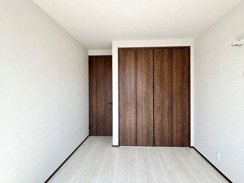2階は主寝室の他に2室！在宅勤務用のオフィス部屋にも！　※施工事例です。実際とは異なります。