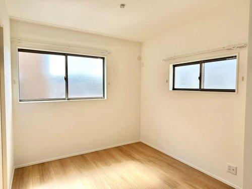 2階は寝室の他に2部屋あるので、子供部屋だけでなく仕事部屋としても◎※施工事例です。実際とは異なります。