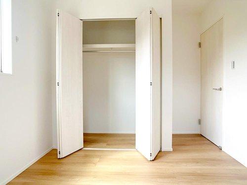 2階は主寝室の他に2室！在宅勤務用のオフィス部屋にも使用できます！　※画像はイメージです