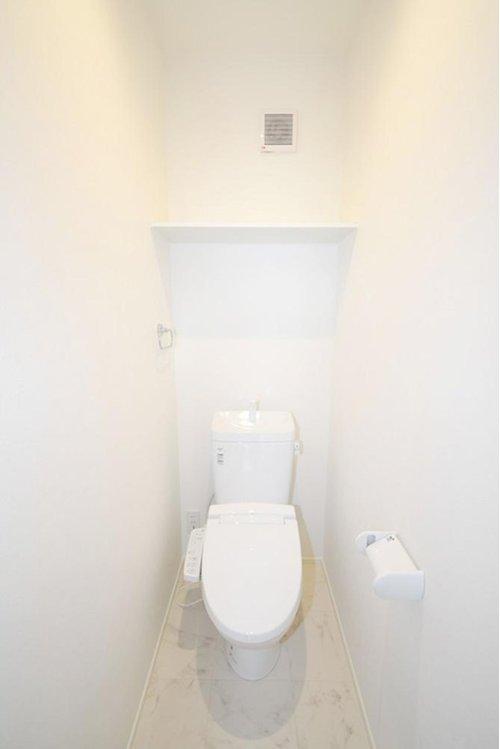 2階にも独立トイレがあるので、夜間も安心です！※施工事例です。実際とは異なります。