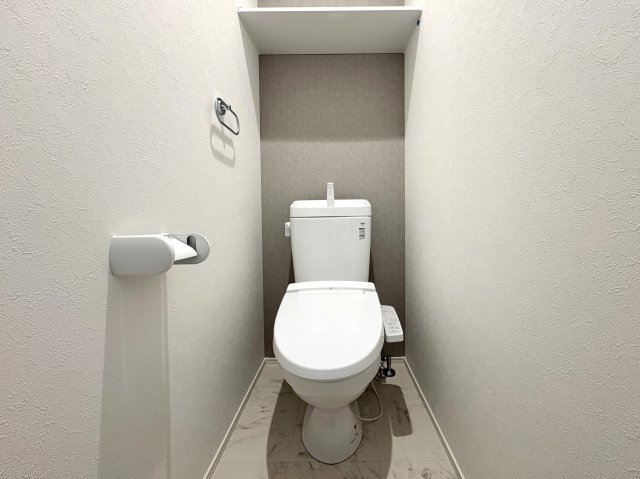 2階にもトイレを設置！夜間に１Fへ降りることもないのでお子様でも安心できます♪※施工事例