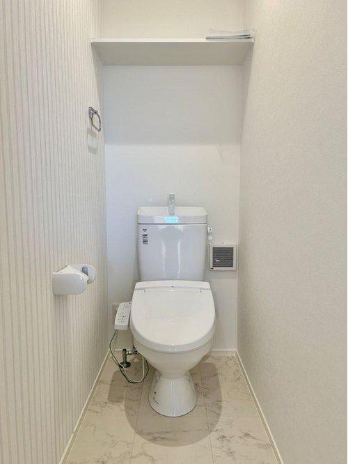2階にもトイレを設置！夜間に1階へ降りなくて済むので、お子様でも安心できます♪　※施工事例です。実際とは異なります。