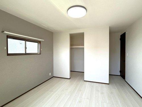 主寝室は安らげる空間に。※施工事例です。実際とは異なります。クロス等も異なります。