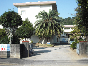鴨田小学校:徒歩22分(1700m)