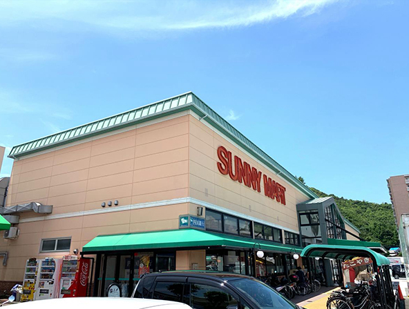サニーマート六泉寺店:徒歩4分(320m)
